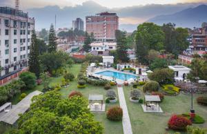 Piscina di Hotel Shanker-Palatial Heritage Kathmandu o nelle vicinanze