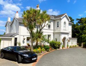 Gallery image of The Town House at Muntham- Luxury Holiday Home with Hot Tub in Torquay