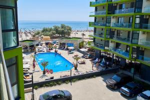 ママイアにあるCrazy Sea View 1BR Apartment Spa Pools Resortのホテルとビーチの航空写真