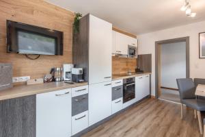 Kuchyň nebo kuchyňský kout v ubytování Appartement Rosengarten