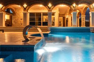 Der Swimmingpool an oder in der Nähe von Villa Santa Maria