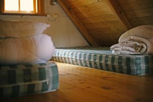 Postel nebo postele na pokoji v ubytování Niidupuu Camping