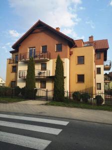 a building on the side of a street at Adlerek Krynica in Krynica Morska