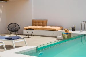 Bazén v ubytovaní Kefalonian Escape Suites alebo v jeho blízkosti