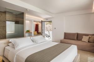 Posteľ alebo postele v izbe v ubytovaní Kefalonian Escape Suites