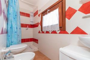 Ένα μπάνιο στο Casa sulla Scogliera Isola Rossa