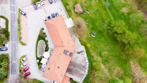 an overhead view of a house with a red roof at Hotel Il Castagno in Mugena