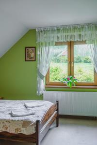 Ένα ή περισσότερα κρεβάτια σε δωμάτιο στο Pokoje Gościnne Pod Wysotą