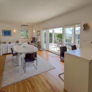 a dining room and living room with a table and chairs at Seaside House PuntaSkala in Petrcane