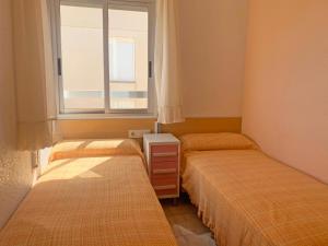 Postel nebo postele na pokoji v ubytování Apartamento Papa Luna Primera Línea 3000 + 28 fotografií