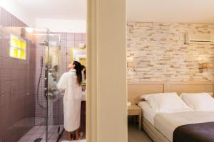 Koupelna v ubytování Ikion Eco Boutique Hotel + 37 fotografií