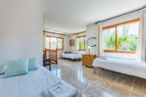 Ένα ή περισσότερα κρεβάτια σε δωμάτιο στο Sa casa des Padrino