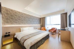 Rúm í herbergi á HE TI Hotel
