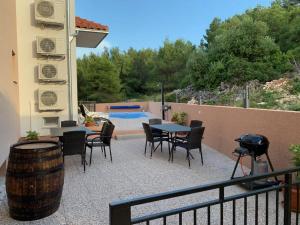 Swimmingpoolen hos eller tæt på Apartments Panorama with Seasonal Pool