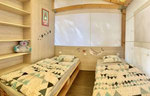 Postel nebo postele na pokoji v ubytování Glamping Tents - Camp Adriatic