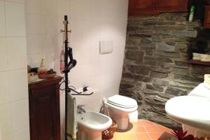 Kúpeľňa v ubytovaní Chalet a La salle Affittasi grazioso e ampio monolocale CIR n 0095