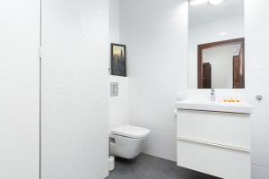 Koupelna v ubytování Apartamenty Bliska Praga by Noclegi Renters