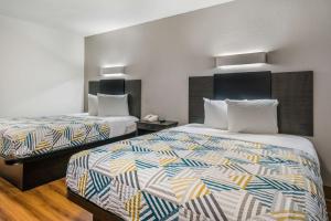 a hotel room with two beds in a room at Motel 6-Irving, TX - Dallas in Irving