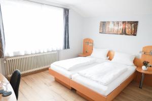 Кровать или кровати в номере Hotel & Gasthof Wagner