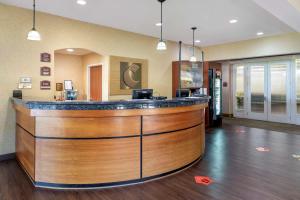 a lobby with a bar in a hotel at Comfort Suites Eugene in Eugene