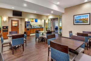 Posezení v ubytování Comfort Suites Eugene