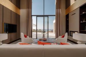 Телевізор і / або розважальний центр в ĀNANTI Resort, Residences & Beach Club - The Leading Hotels of the World