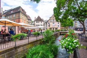 Το κτήριο όπου στεγάζεται  το διαμέρισμα