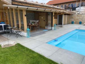 Bazén v ubytování Private Luxury Chalet nebo v jeho okolí