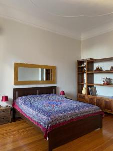 מיטה או מיטות בחדר ב-Sant'Ambrogio with charme