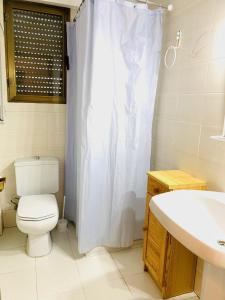 A bathroom at Apartamento Playa Peñíscola