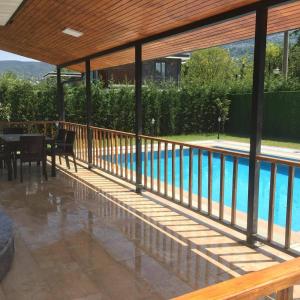Bazén v ubytování Meral Resort nebo v jeho okolí