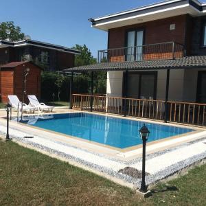 Bazén v ubytování Meral Resort nebo v jeho okolí