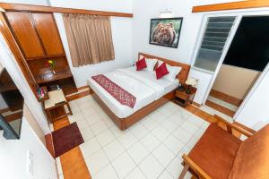 an overhead view of a bedroom with a bed at Hotel Green Field in Satara