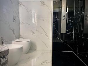 A bathroom at La Valle dei Vigher
