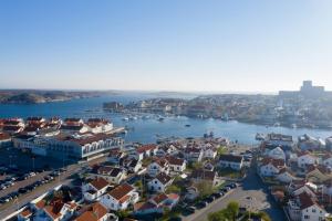 Linna Marstrand üldine vaade või majutusasutusest Marstrands Havshotell pildistatud vaade