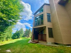 Imagen de la galería de C4 Beautiful, homey slopeside townhouse for your family getaway in the heart of the White Mountains!, en Carroll