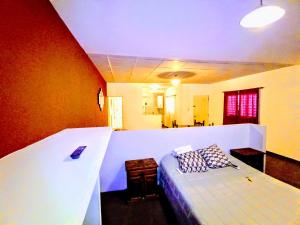 a bedroom with a white bed with a pillow at Departamento La Morenita in Chilecito