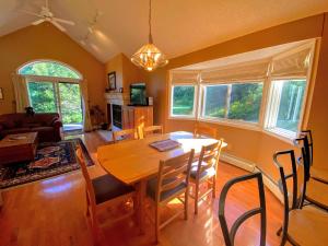 F6 Townhome with golf course and mountain views in Bretton Woods, next to Mt Washington HotelF6