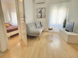 TV a/nebo společenská místnost v ubytování Apartments Antons