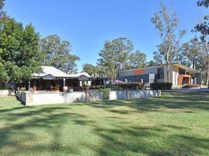 Gallery image of Blaxlands Homestead - Nothing is closer opposite Hope Estate with Wifi and Pool plus Fireplace in Pokolbin