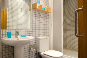 Kúpeľňa v ubytovaní Ripoll Apartments + 37 fotografií