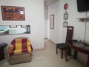 a living room with a table and a chair at Casa Privada do Plateau in Praia