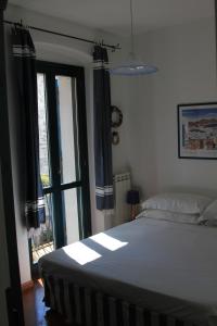 Ένα ή περισσότερα κρεβάτια σε δωμάτιο στο Casa Ziguratt Carloforte