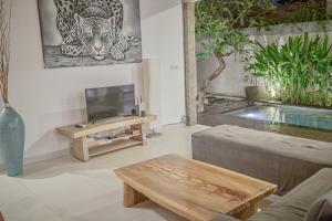 a living room with a couch and a fish tank at Villa Paradise Seminyak in Seminyak