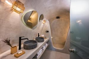 Ένα μπάνιο στο Deep in cave suites