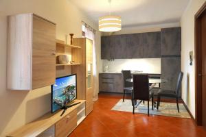 A kitchen or kitchenette at Claudio Appartamenti