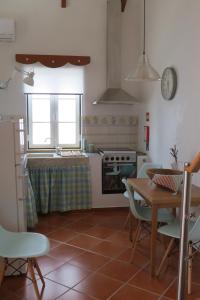 Nhà bếp/bếp nhỏ tại Casa do Largo