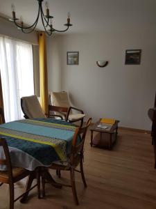 Dining area sa apartment