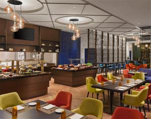 Majoituspaikan Taj Wellington Mews Chennai ravintola tai vastaava paikka