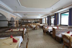 ห้องอาหารหรือที่รับประทานอาหารของ Hotel Bärenbachhof - Joker card included in summer